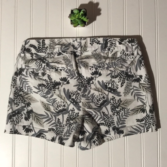 Old Navy Pixie Shorts - 2 - Picture 3 of 4